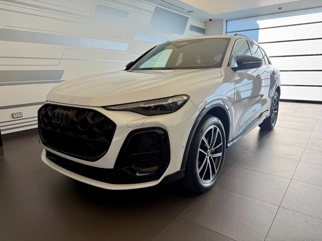 AUDI Q5 2.0 TDI QUATTRO S-LINE | NOVÝ MODEL | SKLADEM | české předváděcí auto | ihned k předání | novinka 2025 | naftové rodinné suv | bílá gletscher metalíza | černá alcantara | paket TECH PRO | displej spolujezdce | super výbava | VIP sleva | nákup online | ihned k předání | AUTOiBUY.com